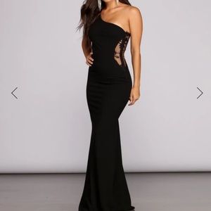 BLACK ONE SHOULDER GOWN